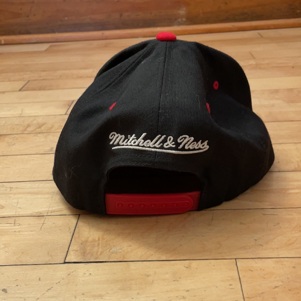 Chicago Blackhawks SnapBack - Picture 3 of 4